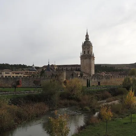 Rural En El Canon Del Rio Lobos * אוסרו