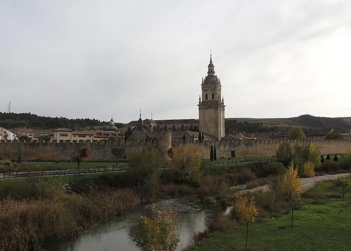 Rural En El Canon Del Rio Lobos 호스텔