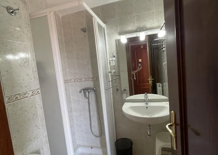 Rural En El Canon Del Rio Lobos 호스텔